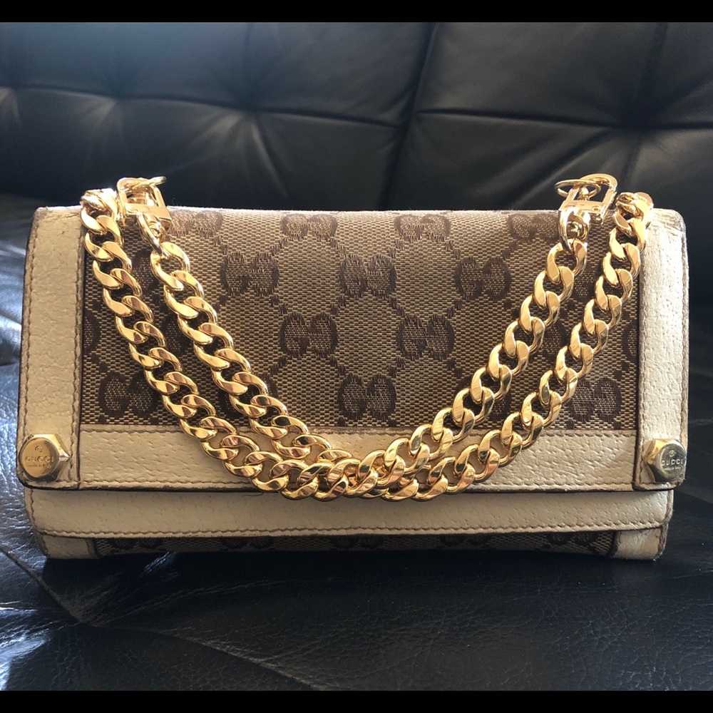 Gucci gg canvas wallet on chain